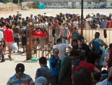 Παράνομοι μετανάστες τα έσπασαν ξανά στο ΚΕΠΑ Μόριας: Έξι τραυματίες